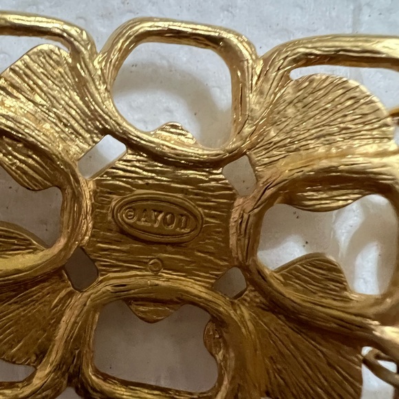 Avon beautiful gold tone set of earring and bracelet - Picture 7 of 7